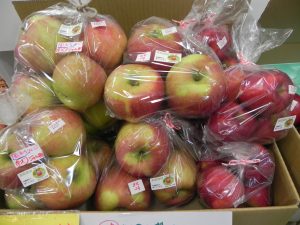 投稿についてもっと詳しく 森姫農園のりんご 入荷しました♪